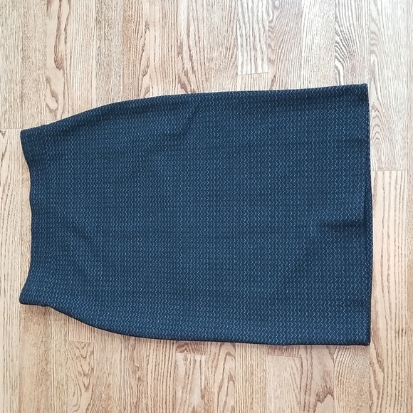 (M) BCBGMaxAzria Bodycon Pencil Skirt Stretchy Business Office Work Professional - Picture 1 of 7